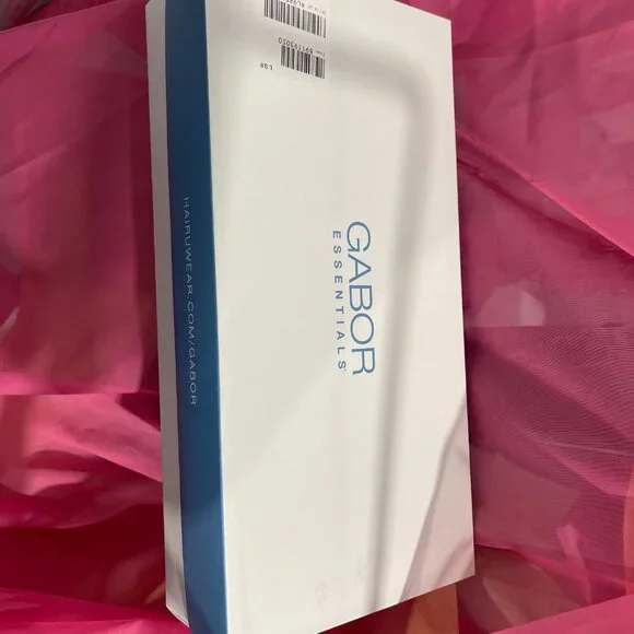 New In Box Gabor Essentials Simply Delightful Heat Friendly Wig Long Light Grey - Picture 5 of 5